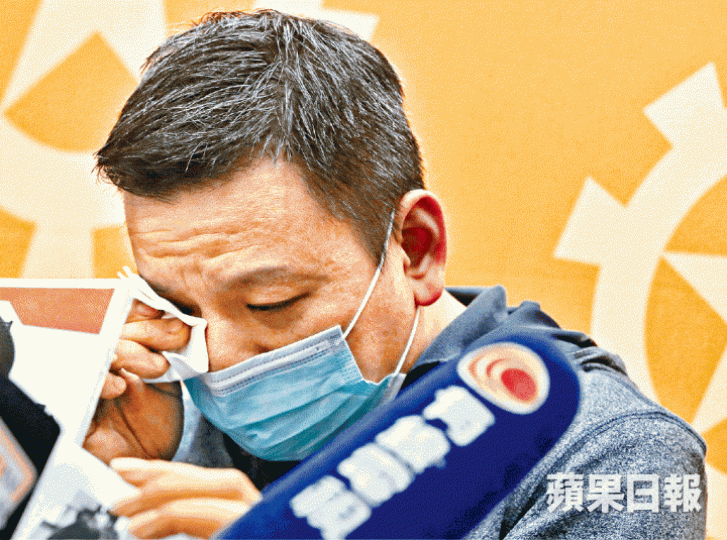 ■楊錦開昨回應裁決時一度落淚,5年前喪妻之痛至今未能釋懷。許頌明攝■死者陳宛琳(左)生前愛與丈夫四處遊玩。死者家屬提供圖片 ■楊錦開昨回應裁決時一度落淚,5年前喪妻之痛至今未能釋懷。許頌明攝■死者陳宛琳(左)生前愛與丈夫四處遊玩。死者家屬提供圖片