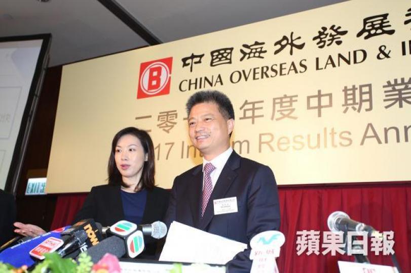 ■中海外財政穩健,增加土儲能力亦強。圖右為主席兼行政總裁顏建國。 資料圖片 ■中海外財政穩健,增加土儲能力亦強。圖右為主席兼行政總裁顏建國。 資料圖片