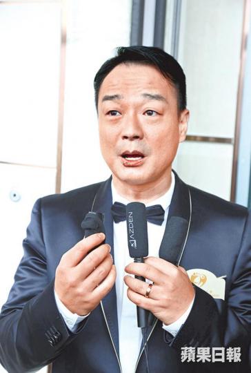 ■早前去芬蘭看極光的王喜,凍到嘴唇爆瘡。■陳綺明已獲邀請參加《百萬富翁》慈善版。 ■早前去芬蘭看極光的王喜,凍到嘴唇爆瘡。■陳綺明已獲邀請參加《百萬富翁》慈善版。