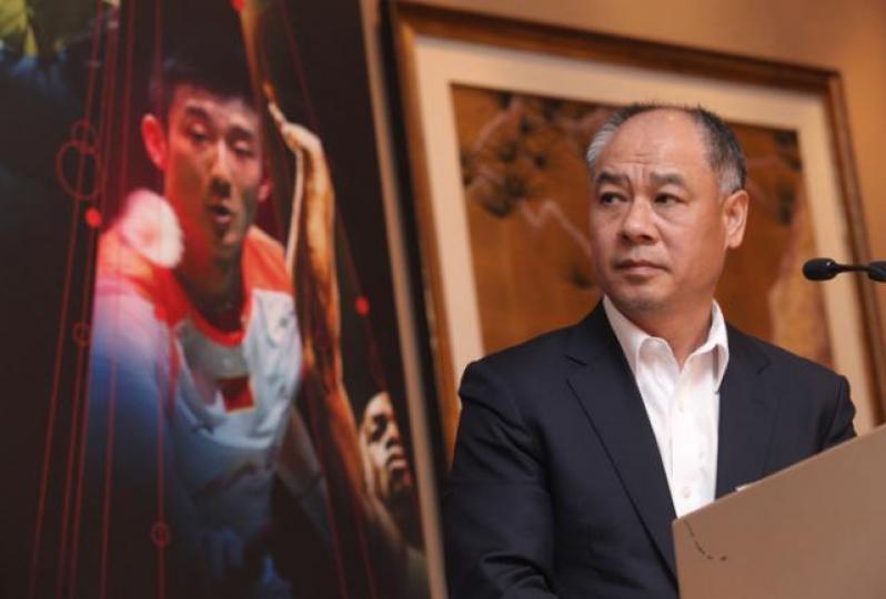 ■李寧今年55歲,噚日公佈委任30歲嘅姪仔李麒麟做非執董,莫非部署自己人接班?資料圖片 ■李寧今年55歲,噚日公佈委任30歲嘅姪仔李麒麟做非執董,莫非部署自己人接班?資料圖片
