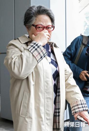 ■周向榮妻子昨於庭外透露會再次申請保釋。李家皓攝 ■周向榮妻子昨於庭外透露會再次申請保釋。李家皓攝