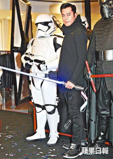 ■古仔表示不想再搬運珍藏,所以不會搞展覽。■古仔以「原力」擊退Kylo Ren。 ■古仔表示不想再搬運珍藏,所以不會搞展覽。■古仔以「原力」擊退Kylo Ren。