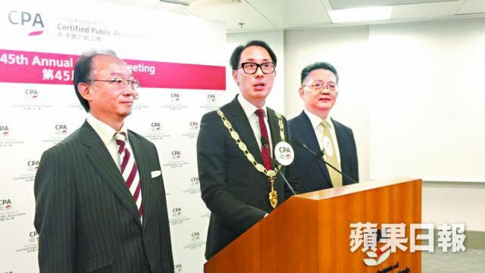 ■唐業銓(中)噚日當選新一屆會長。 ■唐業銓(中)噚日當選新一屆會長。