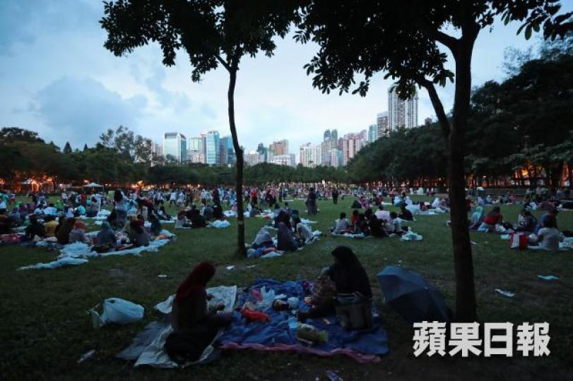 ■港人對外傭需求殷切,消委會籲市民找中介時要注意服務質素。 ■港人對外傭需求殷切,消委會籲市民找中介時要注意服務質素。
