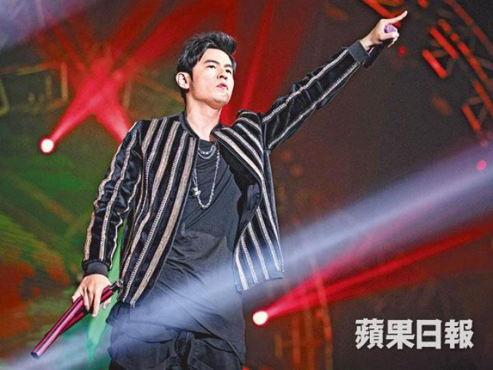 ■排第二十的吳小姐,前面都是南亞裔人。
■排第二十的吳小姐,前面都是南亞裔人。