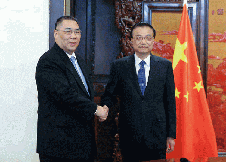 ■李克強昨接見澳門特首崔世安。中國政府網頁圖片 ■李克強昨接見澳門特首崔世安。中國政府網頁圖片