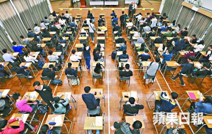 ■每年文憑試均有數百至千名考生,沒帶備准考證或身份證應考。 ■每年文憑試均有數百至千名考生,沒帶備准考證或身份證應考。