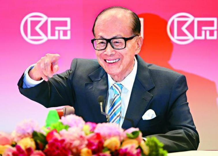 ■李嘉誠不是商學院出身,但他是尊重國學、史學的華商。資料圖片 ■李嘉誠不是商學院出身,但他是尊重國學、史學的華商。資料圖片