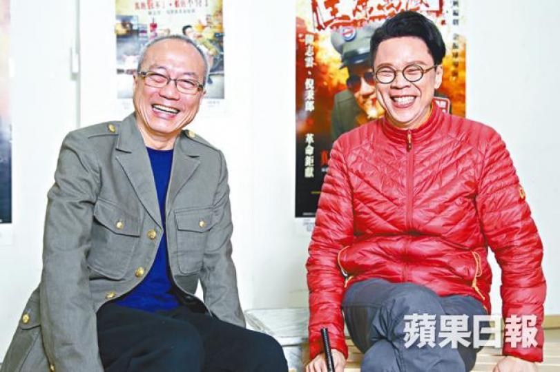 ■扮老翻毛澤東嘅志雲同扮臨記阿頭嘅倪秉郎(左)話舞台劇唔涉及政治。■陳志雲同倪秉郎(左)日前為舞台劇《主席萬歲》綵排。 ■扮老翻毛澤東嘅志雲同扮臨記阿頭嘅倪秉郎(左)話舞台劇唔涉及政治。■陳志雲同倪秉郎(左)日前為舞台劇《主席萬歲》綵排。