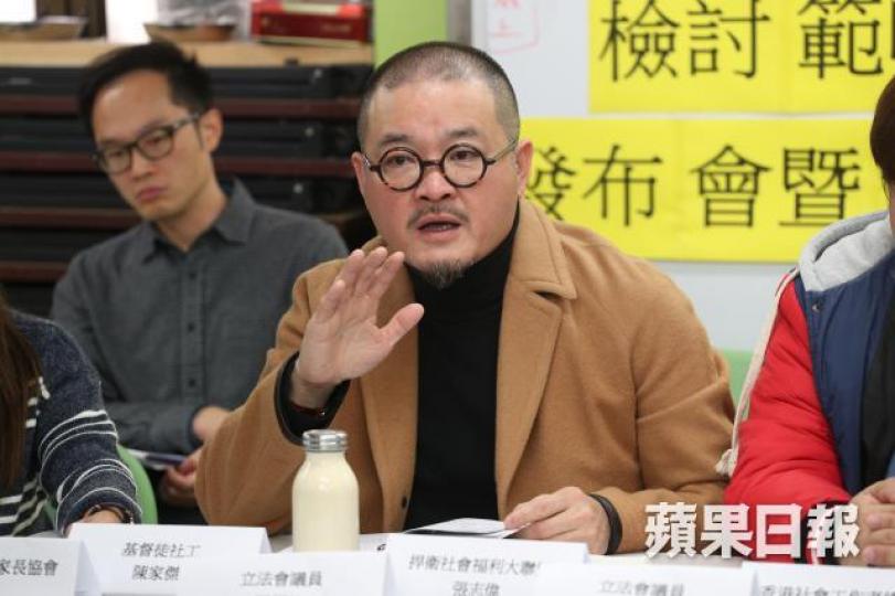 ■邵家臻表明,若專責小組再開會後仍然漠視業界訴求,不排除退出小組以示抗議。張志華攝 ■邵家臻表明,若專責小組再開會後仍然漠視業界訴求,不排除退出小組以示抗議。張志華攝