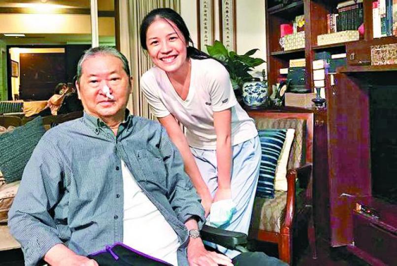 ■李敖須由護理員照顧日常起居。 ■李敖須由護理員照顧日常起居。