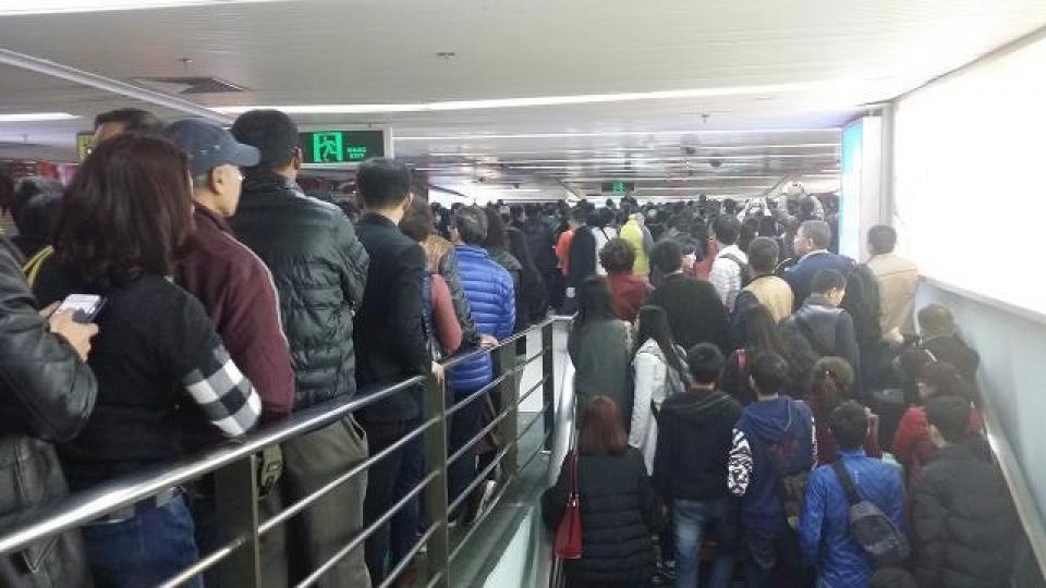 ■中央有需要檢視移民香港的審批機制及執行,確保是合情、合理、客觀及依法處理。 資料圖片 ■中央有需要檢視移民香港的審批機制及執行,確保是合情、合理、客觀及依法處理。 資料圖片