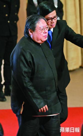 何志平■何志平1961至62年與前廉政專員湯顯明及出任其擔保人的朱錫援(Joseph Chu)是男拔萃中一同班同學。 何志平■何志平1961至62年與前廉政專員湯顯明及出任其擔保人的朱錫援(Joseph Chu)是男拔萃中一同班同學。