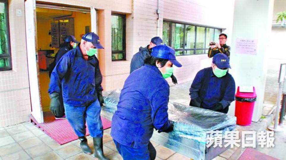 ■死者遺體由仵工移送殮房,再由法醫檢驗死因。 ■死者遺體由仵工移送殮房,再由法醫檢驗死因。