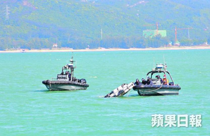 ■演習中出動多艘水警快艇。陳善南攝 ■演習中出動多艘水警快艇。陳善南攝