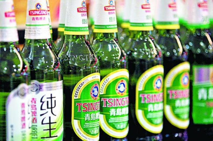 ■青啤在內地擁有60多家啤酒廠,年產量達80億升。資料圖片 ■青啤在內地擁有60多家啤酒廠,年產量達80億升。資料圖片