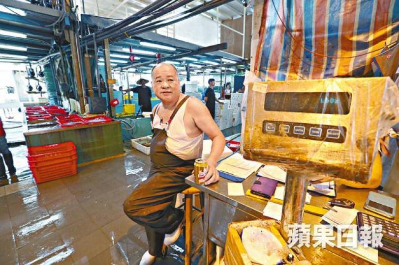 ■李彩華指,很多食肆都習慣將不同種類的魚製成魚柳,成為所謂「斑腩飯」、「石斑飯」。 ■李彩華指,很多食肆都習慣將不同種類的魚製成魚柳,成為所謂「斑腩飯」、「石斑飯」。
