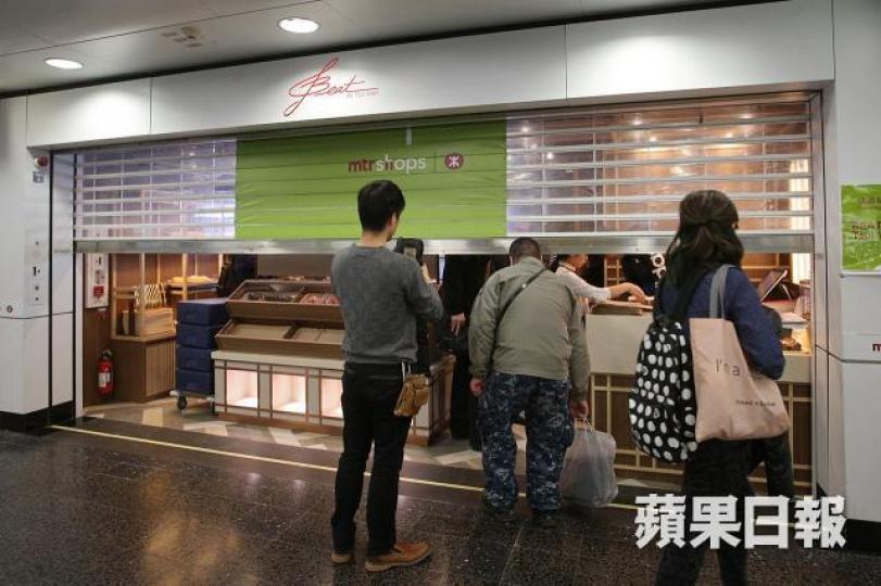 ■有指翠華在尖沙嘴港鐵站內開設麵包店,但昨日未正式開業。李潤芳攝 ■有指翠華在尖沙嘴港鐵站內開設麵包店,但昨日未正式開業。李潤芳攝