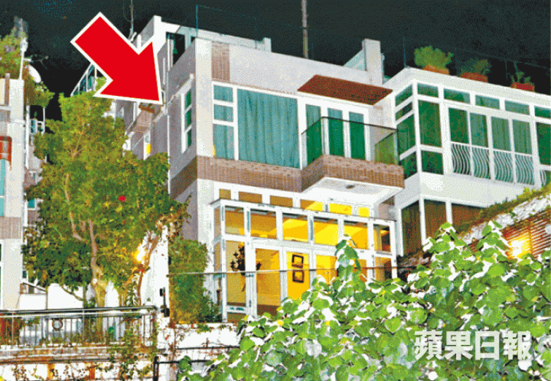 ■鄭若驊透過私人公司，以2,600萬元購入屯門海詩花園獨立屋（箭嘴示）。