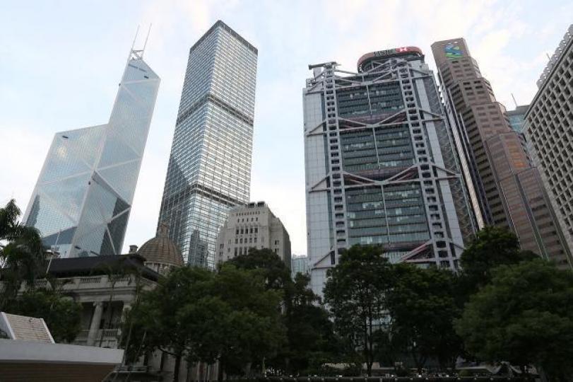 ■本港銀行業內地相關貸款突破4萬億元,較次季末增2%。資料圖片 ■本港銀行業內地相關貸款突破4萬億元,較次季末增2%。資料圖片
