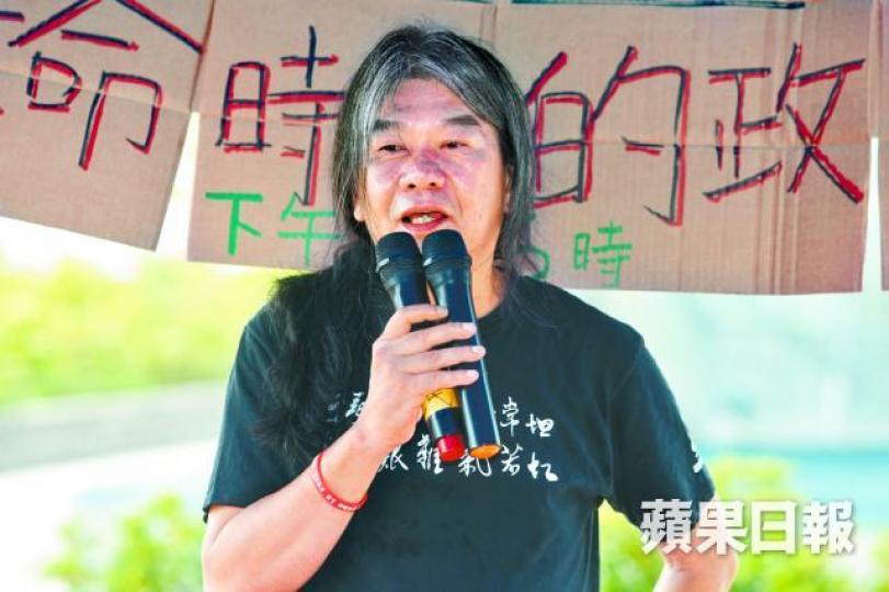 ■梁國雄昨就修改議規提覆核,控告立會主席梁君彥。 ■梁國雄昨就修改議規提覆核,控告立會主席梁君彥。