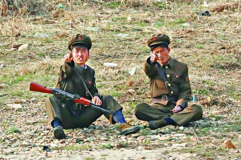 ■北韓士兵生活環境惡劣,今年一再有朝兵越境逃亡。資料圖片 ■北韓士兵生活環境惡劣,今年一再有朝兵越境逃亡。資料圖片