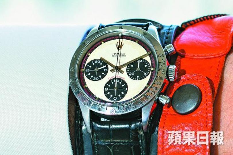 ■已故美國影星Paul Newman獲妻子送贈的Rolex Daytona,今年10月以歷史高價1,780萬美元拍出。■富藝斯亞洲鐘錶主管Perazzi(左)及亞洲區董事總經理陳瑞華。黃耀興攝 ■已故美國影星Paul Newman獲妻子送贈的Rolex Daytona,今年10月以歷史高價1,780萬美元拍出。■富藝斯亞洲鐘錶主管Perazzi(左)及亞洲區董事總經理陳瑞華。黃耀興攝
