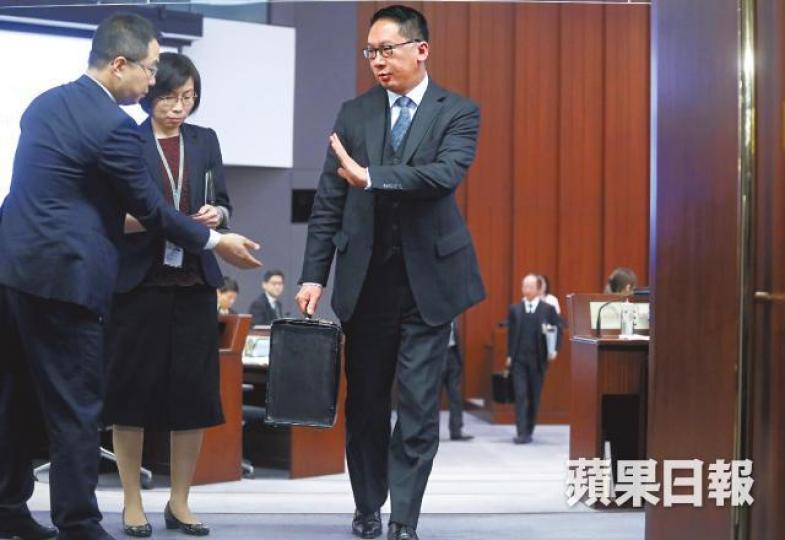 ■傳已辭職的律政司長袁國強,被指任內開創以法律作武器、打壓異見人士的先河。資料圖片■鄭若驊昨未有回應是否出任律政司長。 ■傳已辭職的律政司長袁國強,被指任內開創以法律作武器、打壓異見人士的先河。資料圖片■鄭若驊昨未有回應是否出任律政司長。