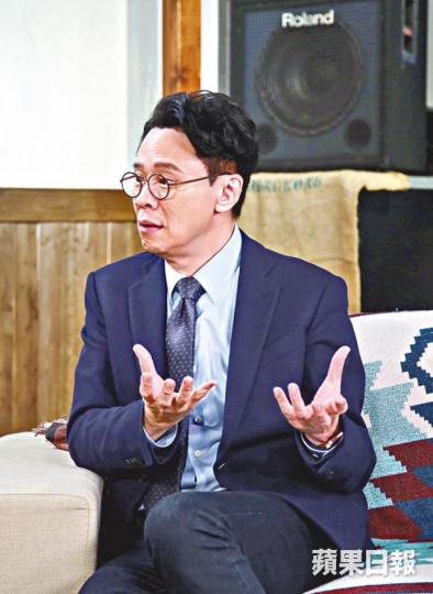 ■陳志雲在網台節目中大爆90年代無綫走寶,沒有跟甄子丹簽約。■未變「宇宙最強」的甄子丹,95年曾為亞視拍劇集《精武門》。資料圖片■陳志雲日前與甄詠蓓及林家謙(左)錄影網台新節目《大開眼界》,大爆電視台秘史。 ■陳志雲在網台節目中大爆90年代無綫走寶,沒有跟甄子丹簽約。■未變「宇宙最強」的甄子丹,95年曾為亞視拍劇集《精武門》。資料圖片■陳志雲日前與甄詠蓓及林家謙(左)錄影網台新節目《大開眼界》,大爆電視台秘史。