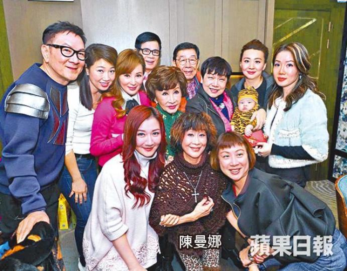 ■陳曼娜前晚為孫女擺百日宴,邀請不少好友出席。 ■陳曼娜前晚為孫女擺百日宴,邀請不少好友出席。
