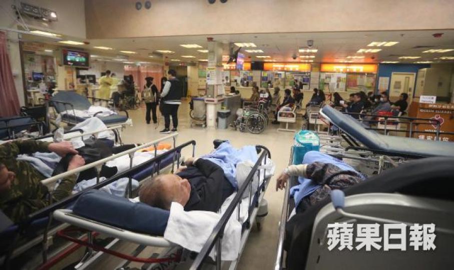 ■院急症室求診人次逐漸逼近流感高峯期。王子俊攝 ■院急症室求診人次逐漸逼近流感高峯期。王子俊攝