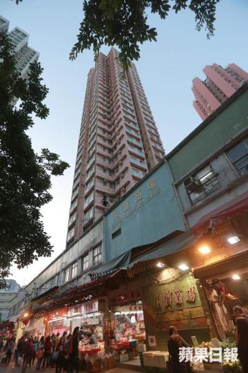■屯門單幢樓利寶大廈(左)銀碼細,成上車客追捧目標。資料圖片 ■屯門單幢樓利寶大廈(左)銀碼細,成上車客追捧目標。資料圖片