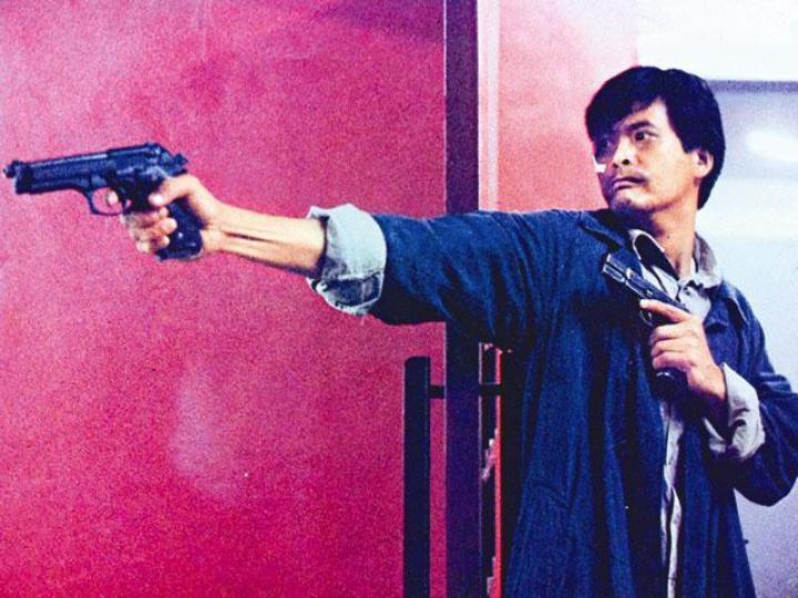 ■周潤發在《英雄本色》所演的Mark哥堪稱經典。劇照■龍剛67年執導的《英雄本色》由謝賢(中)主演。■吳雨(右三)日前在新亞視記招上,宣佈改拍吳宇森版本的《英》片。資料圖片 ■周潤發在《英雄本色》所演的Mark哥堪稱經典。劇照■龍剛67年執導的《英雄本色》由謝賢(中)主演。■吳雨(右三)日前在新亞視記招上,宣佈改拍吳宇森版本的《英》片。資料圖片