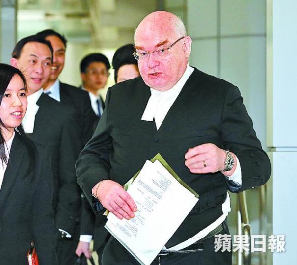 ■戴啟思早前組成重量級名單,宣佈競逐大律師公會主席及執委。
■戴啟思早前組成重量級名單,宣佈競逐大律師公會主席及執委。
