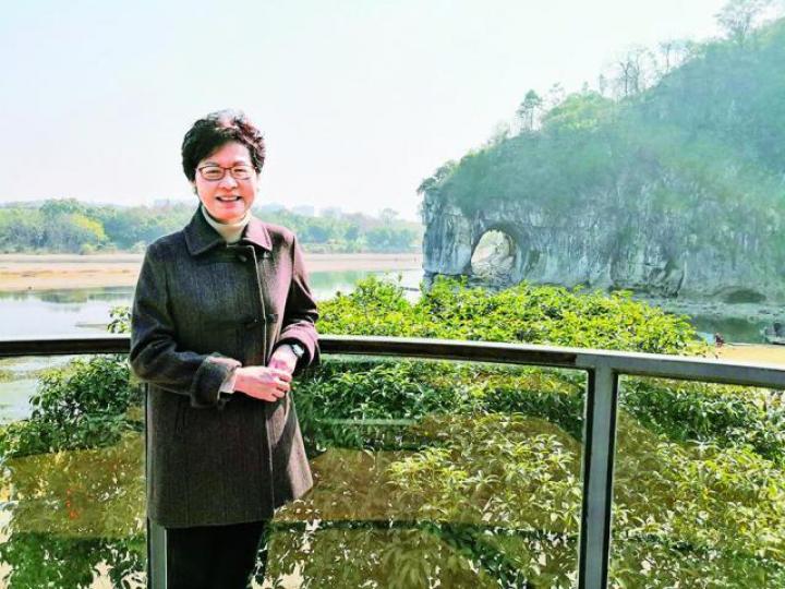 ■林鄭日前在fb上載在桂林度假的照片。 ■林鄭日前在fb上載在桂林度假的照片。