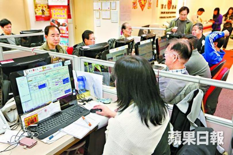 ■專家料明年港股波幅會加大,投資者要留意。資料圖片 ■專家料明年港股波幅會加大,投資者要留意。資料圖片