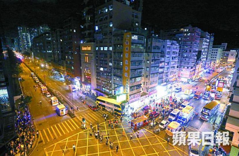 ■今年9月一輛城巴鏟上深水埗行人路,釀成3死30傷大車禍。 ■今年9月一輛城巴鏟上深水埗行人路,釀成3死30傷大車禍。