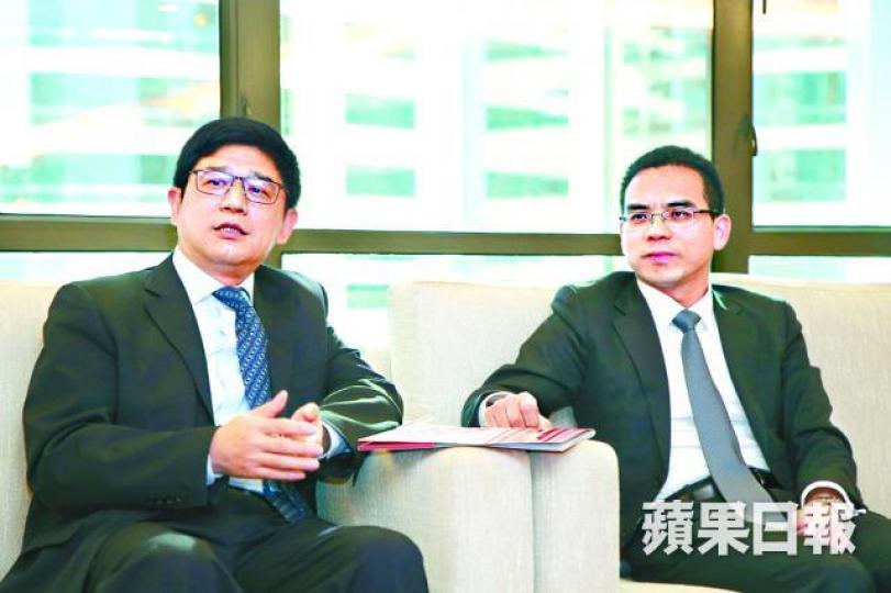 ■李公正(右)指,區塊鏈可省運作成本60%。彭志行攝 ■李公正(右)指,區塊鏈可省運作成本60%。彭志行攝
