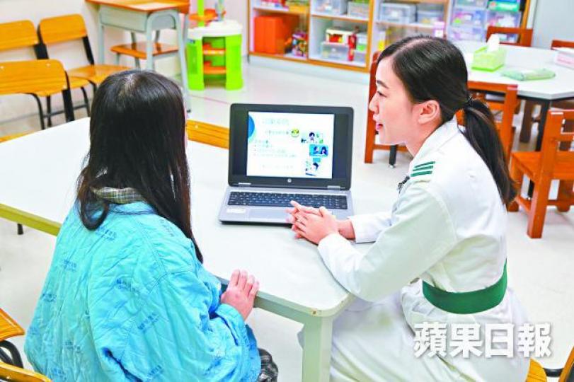 ■不少踏入青春期的阿氏保加症患者因不善社交才被確診,患者可接受職業治療,改善生活技巧。張柏基攝 ■不少踏入青春期的阿氏保加症患者因不善社交才被確診,患者可接受職業治療,改善生活技巧。張柏基攝