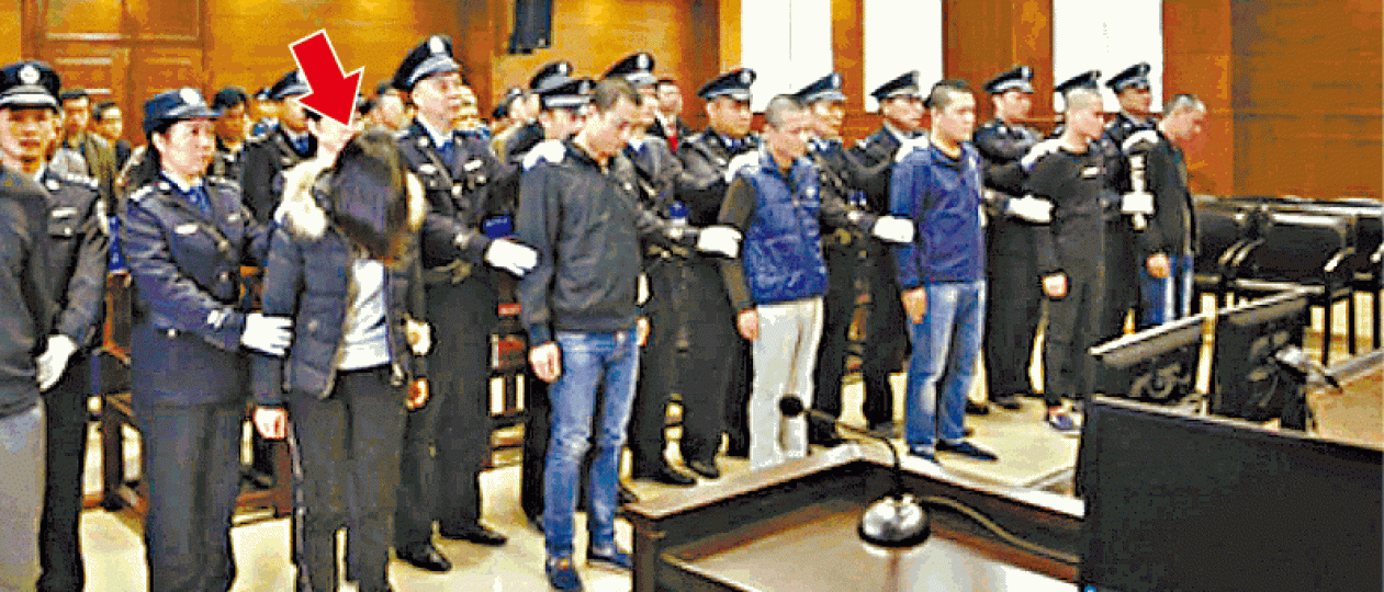 ■主犯陳明慧(箭嘴示)垂頭聽判。■蔡淑妍遭騙財跳海自盡。 ■主犯陳明慧(箭嘴示)垂頭聽判。■蔡淑妍遭騙財跳海自盡。