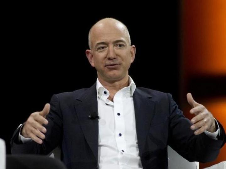 _e123_onHkSN_bezos01