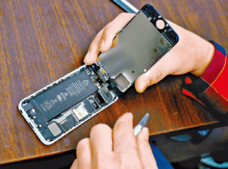 ■蘋果承認拖慢舊款iPhone運行速度,以防止電池老化令手機突然關機。 ■蘋果承認拖慢舊款iPhone運行速度,以防止電池老化令手機突然關機。