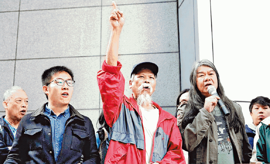 ■古思堯(中)指不害怕入獄,會繼續抗爭。社民連提供圖片 ■古思堯(中)指不害怕入獄,會繼續抗爭。社民連提供圖片