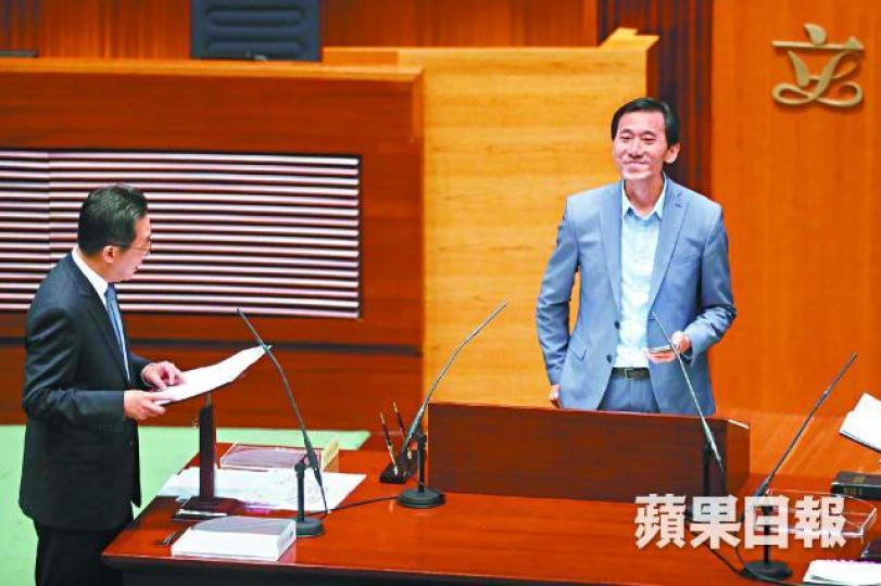 ■姚松炎指雖被DQ議席,但從政初衷並無改變;圖為姚2016年宣誓立會議員情況。
■姚松炎指雖被DQ議席,但從政初衷並無改變;圖為姚2016年宣誓立會議員情況。