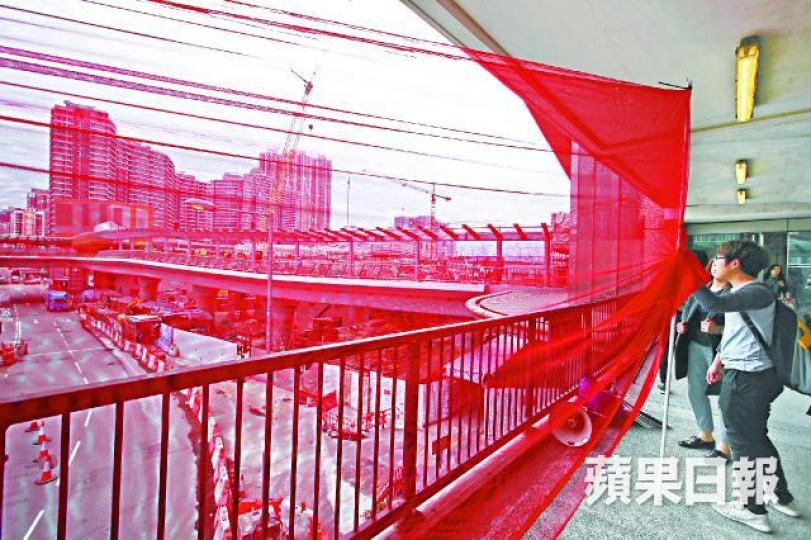 ■修改議事規則和一地兩檢的暴力式通過,意味香港的核心價值一點一點流失。 ■修改議事規則和一地兩檢的暴力式通過,意味香港的核心價值一點一點流失。