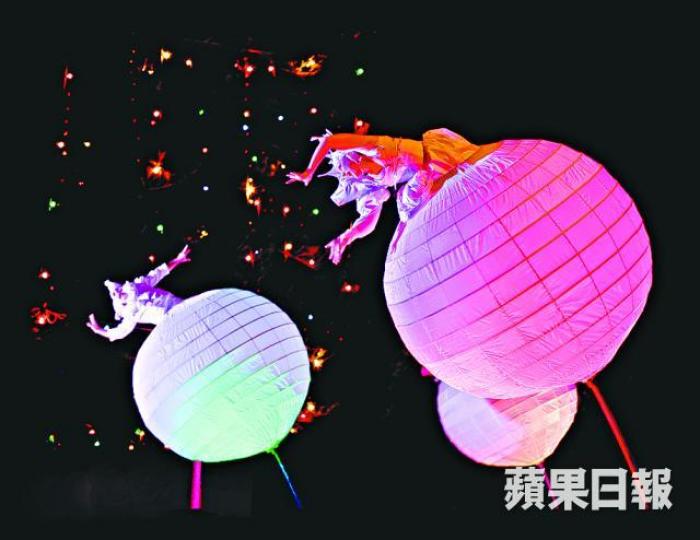 ■尖沙嘴天星碼頭今晚有澳洲演藝團體表演。 ■尖沙嘴天星碼頭今晚有澳洲演藝團體表演。