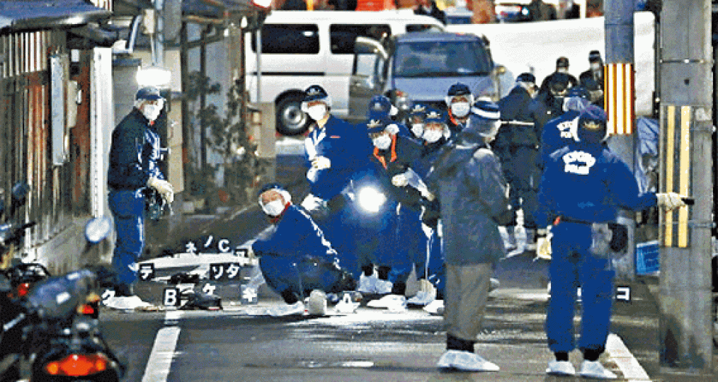 ■京都警方在兇案現場搜證調查。互聯網 ■京都警方在兇案現場搜證調查。互聯網