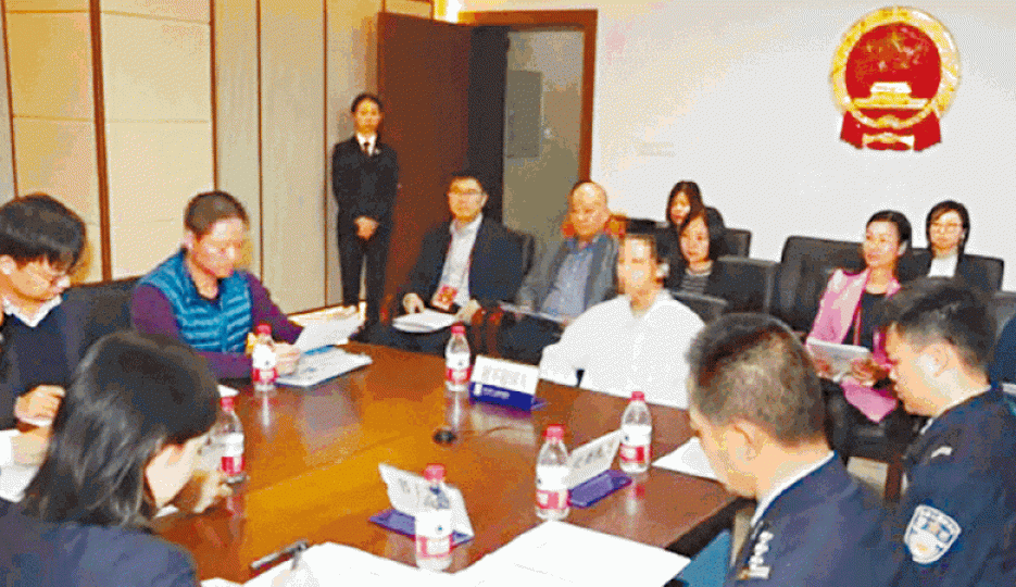 ■涉案港生(白衣者)認罪,獲深圳檢察院豁免起訴。互聯網 ■涉案港生(白衣者)認罪,獲深圳檢察院豁免起訴。互聯網