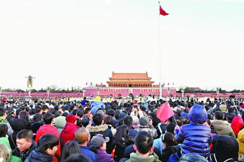【北京】■天安門元旦升旗禮吸引9萬多人觀看。中央社 【北京】■天安門元旦升旗禮吸引9萬多人觀看。中央社