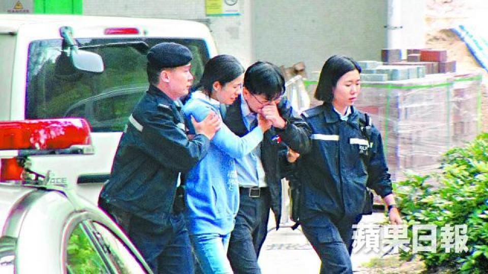 ■14歲女生墮斃,家人驚悉噩耗傷心痛哭。 ■14歲女生墮斃,家人驚悉噩耗傷心痛哭。